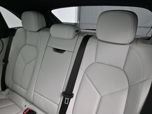 Certified 2023 Porsche Macan GTS image 6