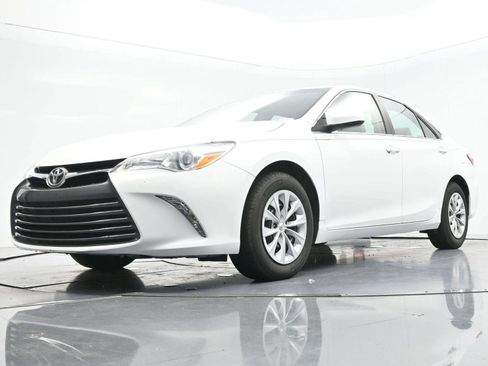 Used 2015 Toyota Camry LE FWD image 34