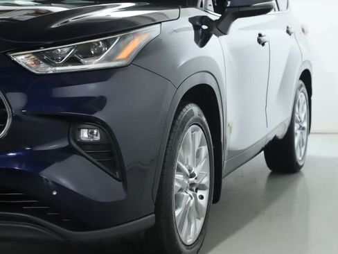 Used 2022 Toyota Highlander Limited AWD/4WD image 4
