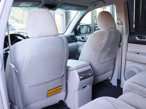 Used 2013 Toyota Highlander Plus FWD image 31