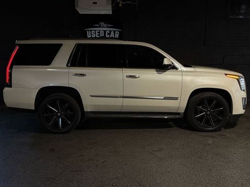 Used 2015 Cadillac Escalade Luxury AWD/4WD image 7