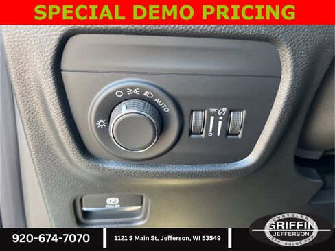 New 2025 Jeep Grand Cherokee Altitude image 19