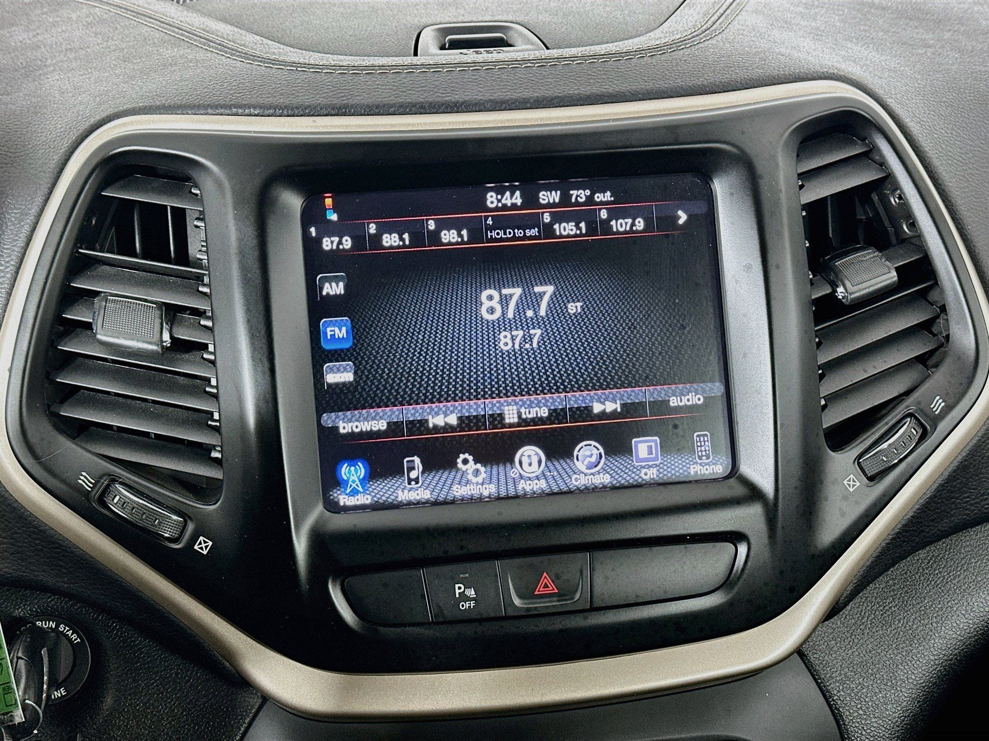 Used 2017 Jeep Cherokee Latitude w/ Safety/Convenience Group FWD image 21