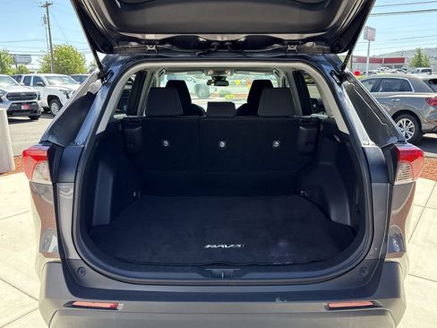 Used 2021 Toyota RAV4 LE w/ Carpet Mat Package (TMS) AWD/4WD image 6