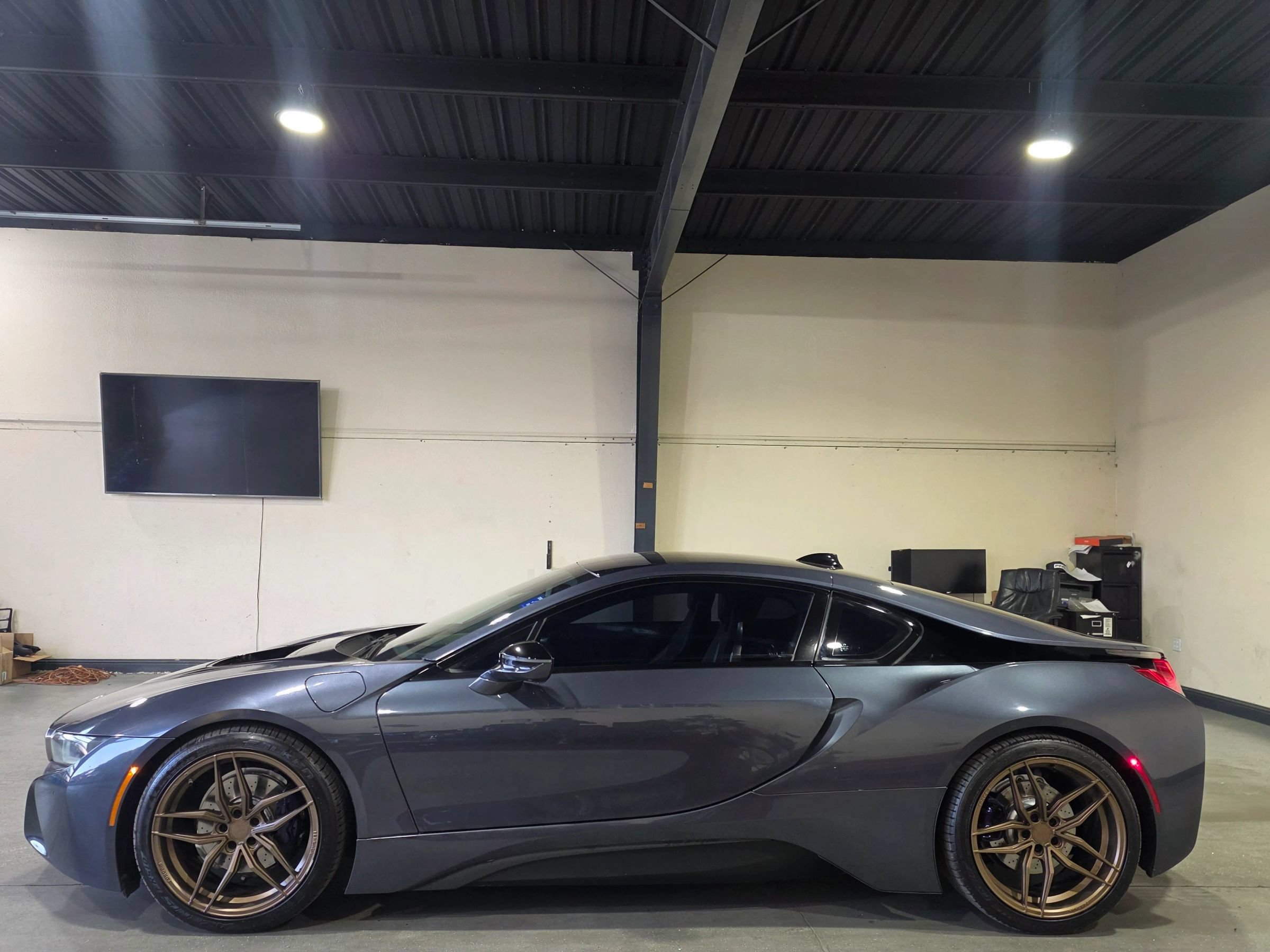 Used 2017 BMW i8 AWD/4WD image 4