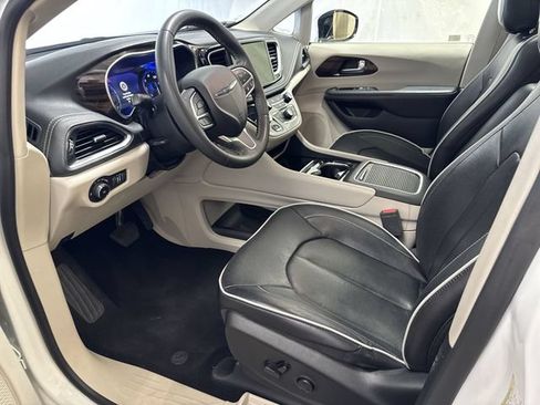 Used 2023 Chrysler Pacifica Limited FWD image 12