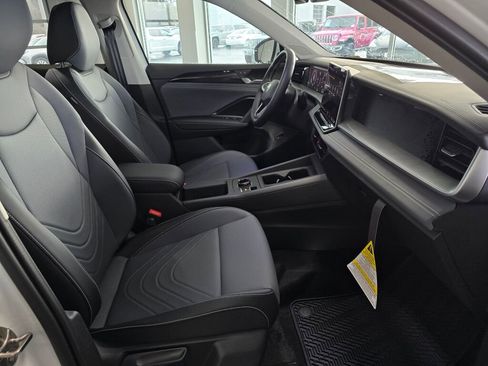 New 2026 Volkswagen Tiguan SE image 36