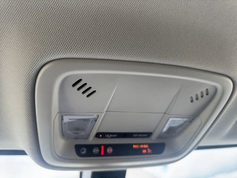 Used 2021 Chevrolet Traverse LS FWD image 26