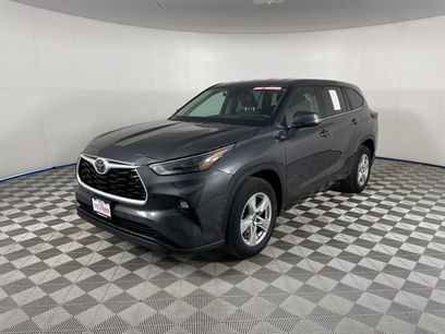 Used 2023 Toyota Highlander LE
