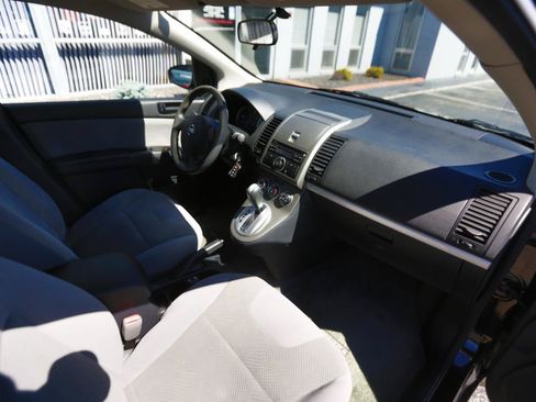 Used 2010 Nissan Sentra 2.0 FWD image 17