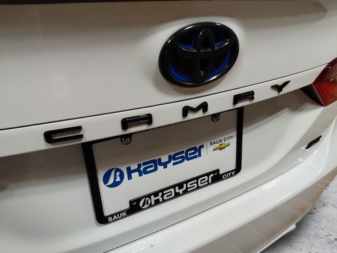 Used 2023 Toyota Camry SE FWD image 12