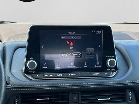 Used 2022 Nissan Rogue S image 19