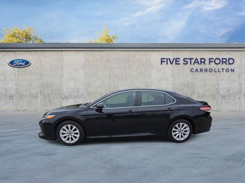 Used 2020 Toyota Camry LE image 5