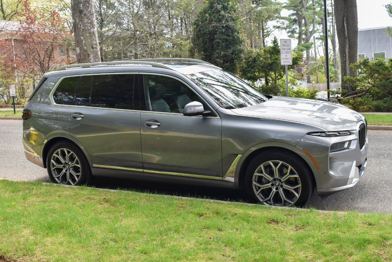 Used 2025 BMW X7 xDrive40i AWD/4WD image 11