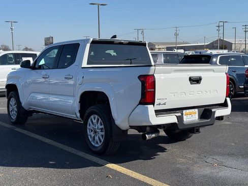 Used 2025 Toyota Tacoma SR5 image 5