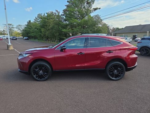 Certified 2023 Toyota Venza XLE image 6