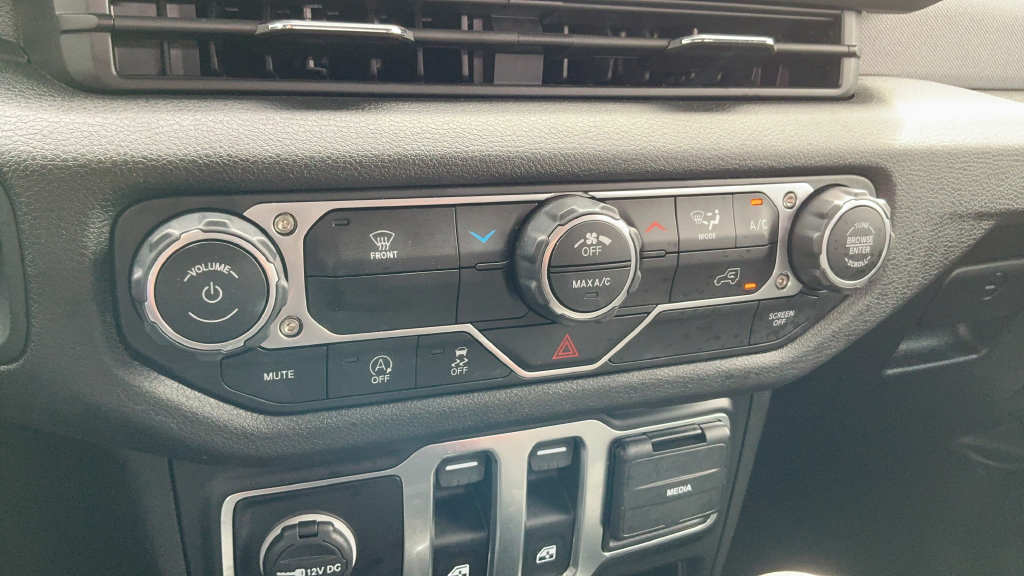 Used 2025 Jeep Wrangler Sport AWD/4WD image 14