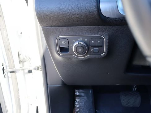 Used 2023 Mercedes-Benz GLB 250 4MATIC image 33