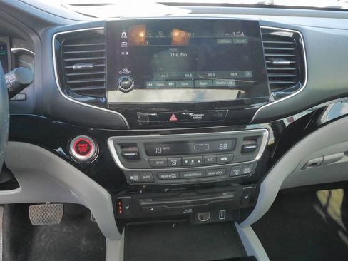 Used 2020 Honda Pilot Touring image 31