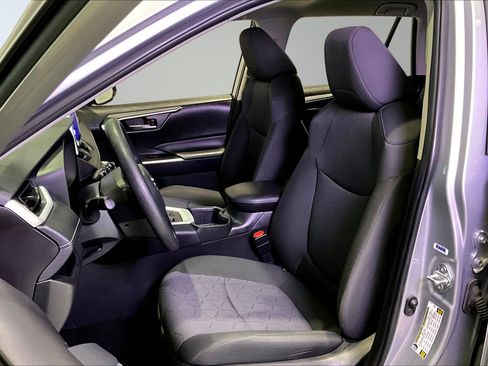 Used 2025 Toyota RAV4 XLE AWD/4WD image 21