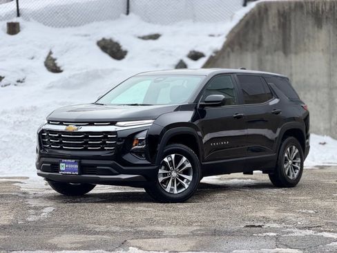 Used 2025 Chevrolet Equinox LT w/ Safety and Technology Package image 1