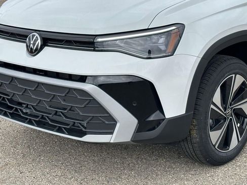 New 2026 Volkswagen Taos SE image 6