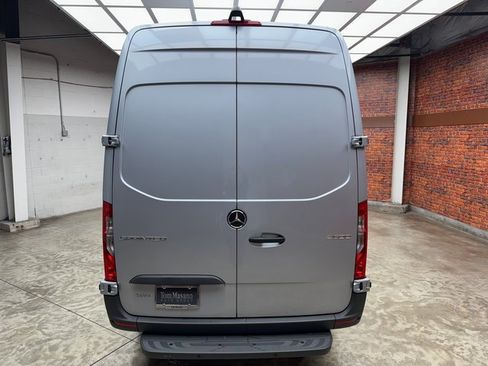 Used 2025 Mercedes-Benz Sprinter 2500 image 4