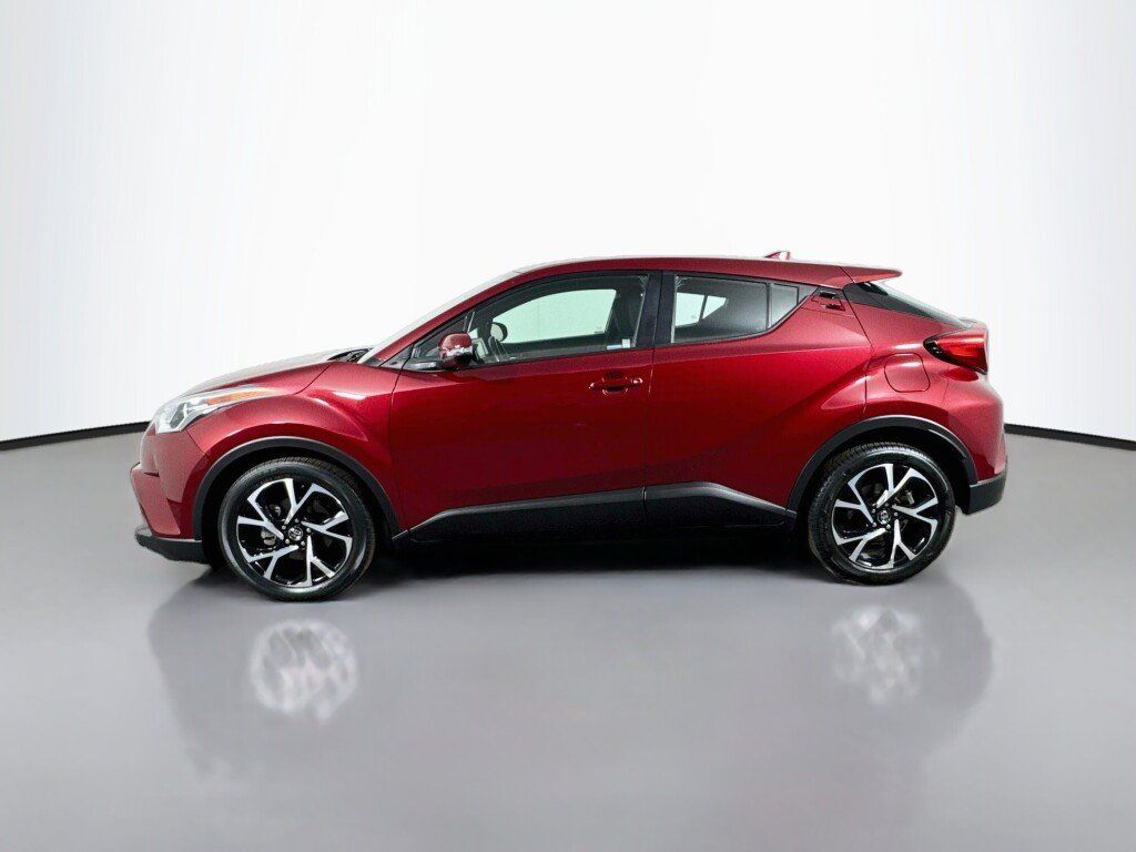 Used 2018 Toyota C-HR XLE FWD image 2