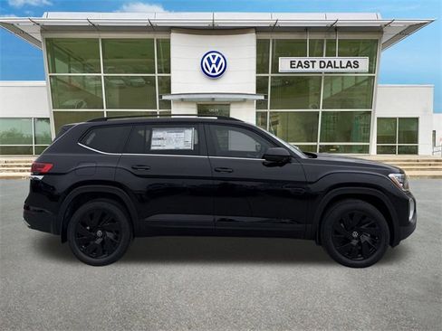 New 2026 Volkswagen Atlas SE image 2