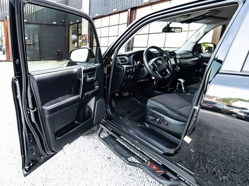 Used 2017 Toyota 4Runner TRD Off-Road image 24