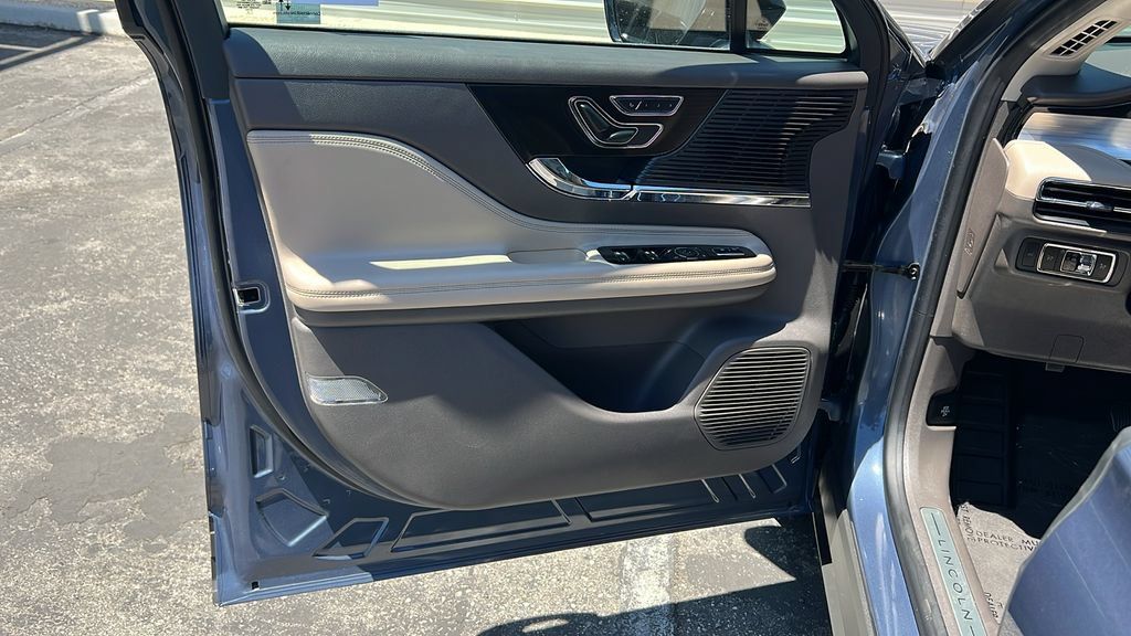 Certified 2022 Lincoln Corsair FWD w/ Premium Package image 11