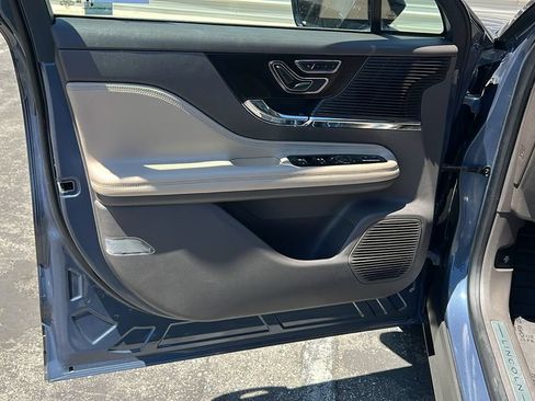 Certified 2022 Lincoln Corsair FWD w/ Premium Package image 11