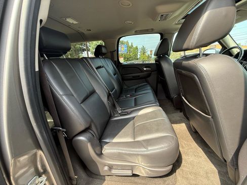 Used 2008 Chevrolet Suburban LTZ w/ LTZ Preferred Equipment Group AWD/4WD image 18