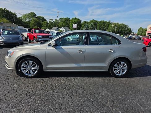 Used 2016 Volkswagen Jetta SE FWD image 19