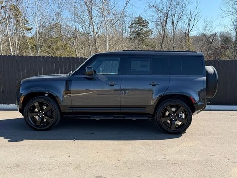 New 2026 Land Rover Defender 110 X-Dynamic SE image 2