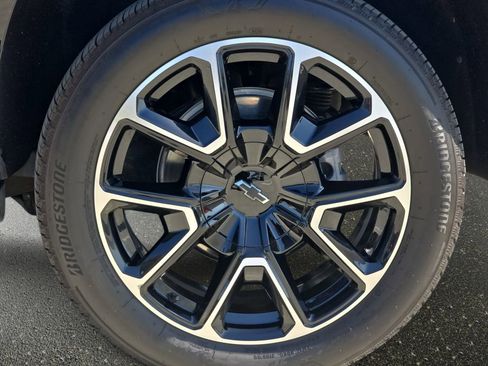 Used 2025 Chevrolet Suburban RST w/ Comfort Package AWD/4WD image 38