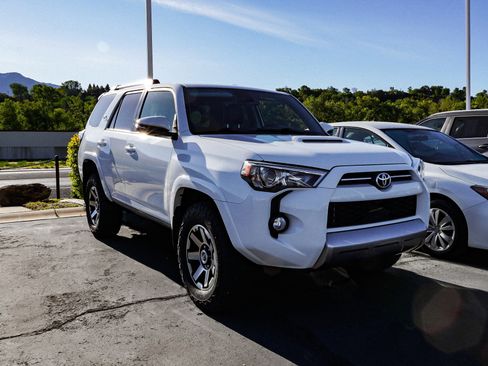 Used 2020 Toyota 4Runner TRD Off-Road Premium w/ Moonroof Package AWD/4WD image 2