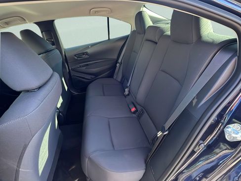 Used 2025 Toyota Corolla LE FWD image 9