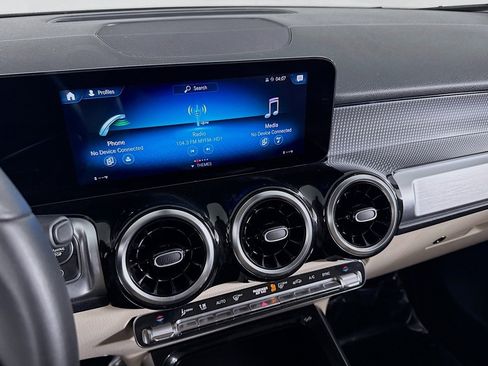 Used 2022 Mercedes-Benz GLB 250 image 20