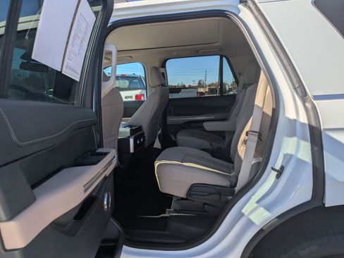 Certified 2024 Ford Expedition Limited image 29