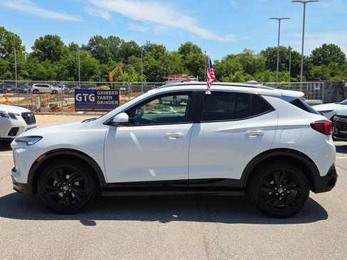 Used 2024 Buick Encore GX Sport Touring FWD image 6
