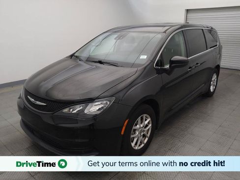 Used 2023 Chrysler Voyager LX FWD image 1