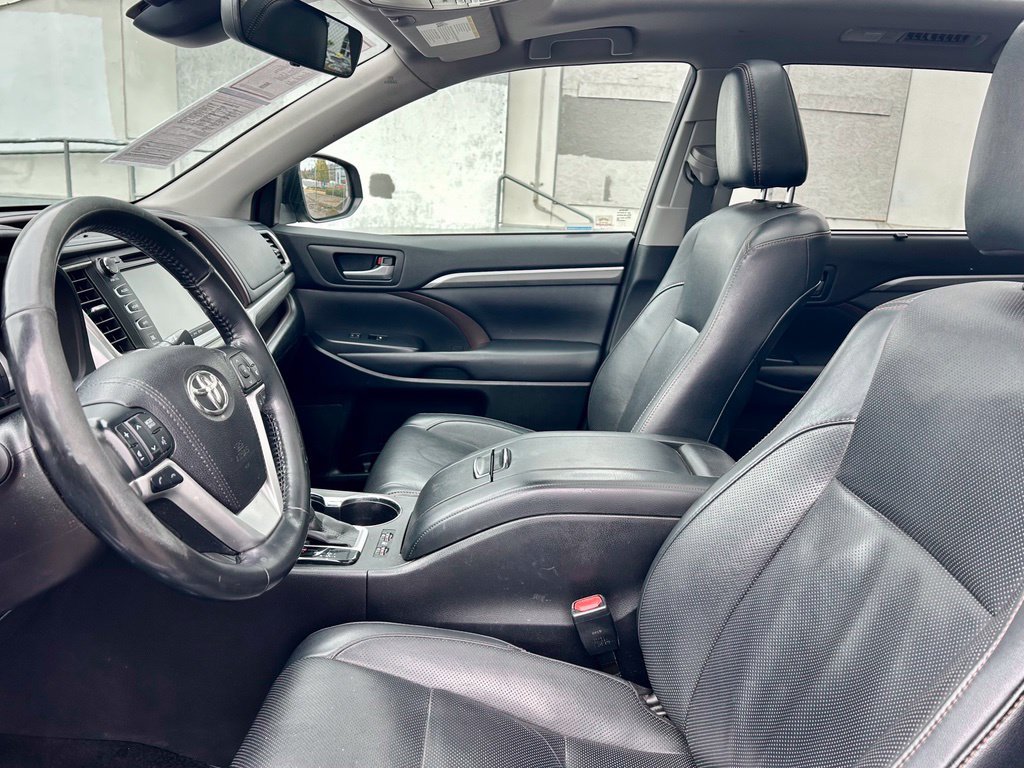 Used 2017 Toyota Highlander Limited Platinum AWD/4WD image 10