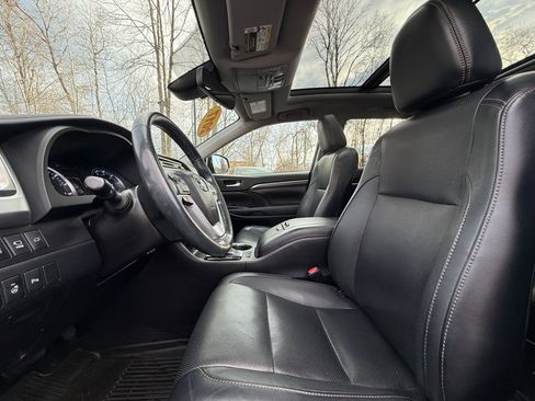 Used 2017 Toyota Highlander Limited image 27