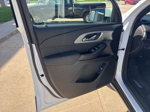 Used 2023 Chevrolet Traverse LT FWD image 12