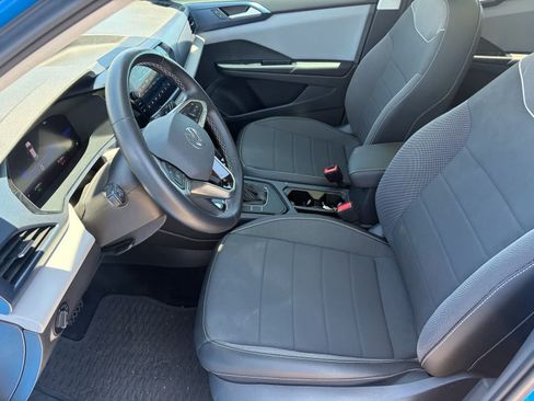 Used 2023 Volkswagen Taos SE w/ Panoramic Sunroof Package FWD image 10