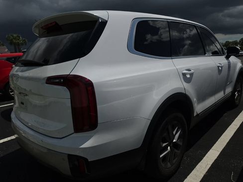 Used 2023 Kia Telluride LX FWD image 15
