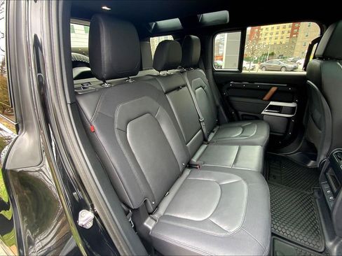 Used 2024 Land Rover Defender 110 X-Dynamic SE image 19