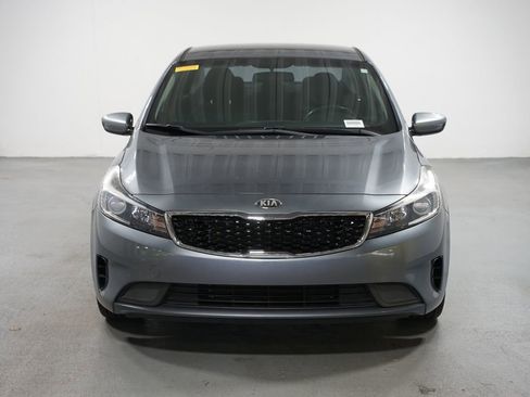 Used 2018 Kia Forte S image 2