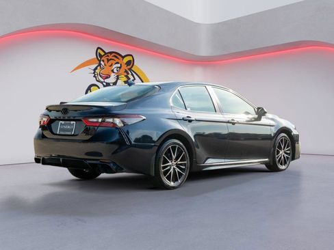 Used 2022 Toyota Camry SE FWD image 5